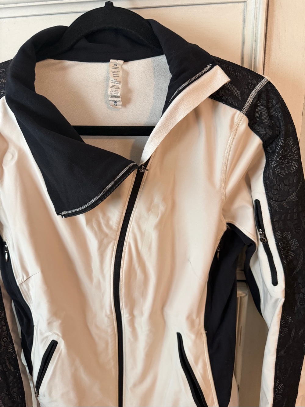 Lululemon “draft dodger” jacket - Picture 2 of 3